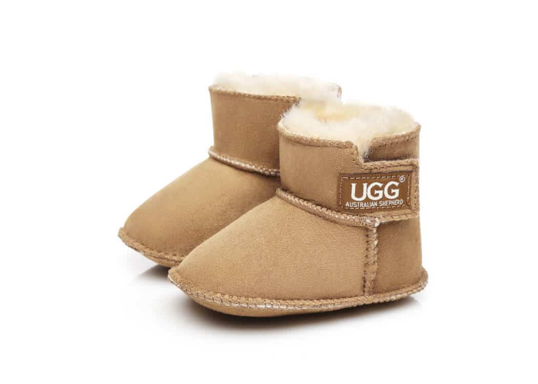 UGG BOOTS AUSTRALIA Australian Shepherd Baby Bootie Pom Pom Beanie Gift Pack