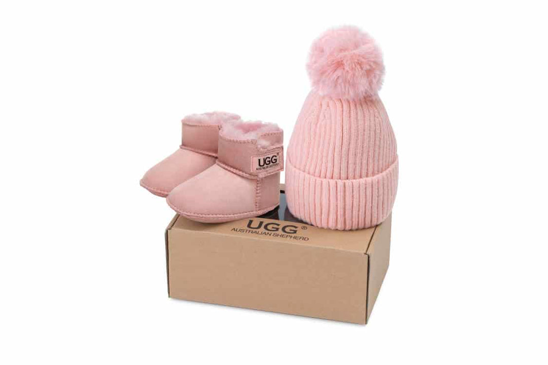 UGG BOOTS AUSTRALIA Australian Shepherd Baby Bootie Pom Pom Beanie Gift Pack