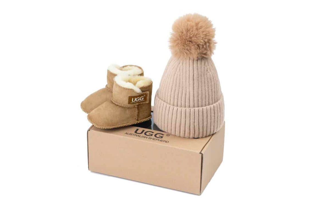 UGG BOOTS AUSTRALIA Australian Shepherd Baby Bootie Pom Pom Beanie Gift Pack