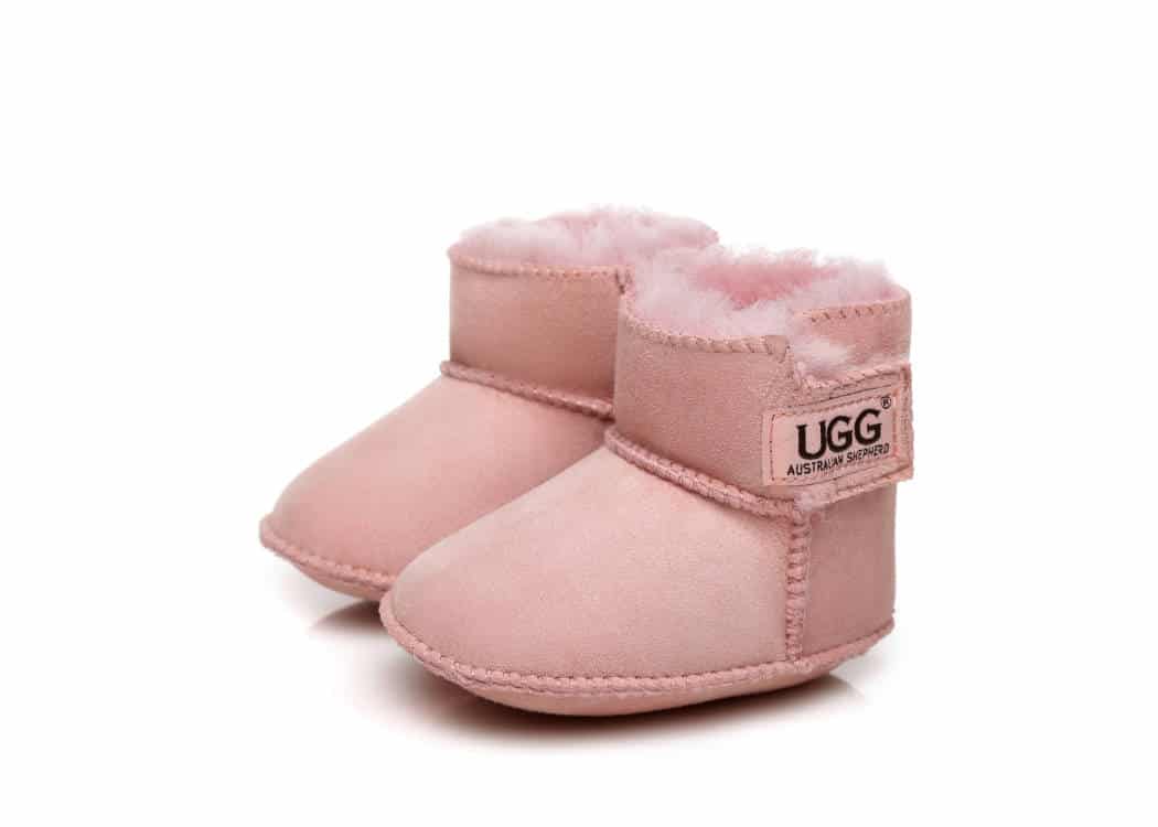 UGG BOOTS AUSTRALIA Australian Shepherd Baby Bootie Pom Pom Beanie Gift Pack